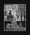 Grafika artystyczna na ścianę, Linoryt czarno-biały sygnowany 29,5 x 23,5 cm - Hańczowa. Cerkiew P. W. Opieki Matki Bożej, passe-partout czarne.png
